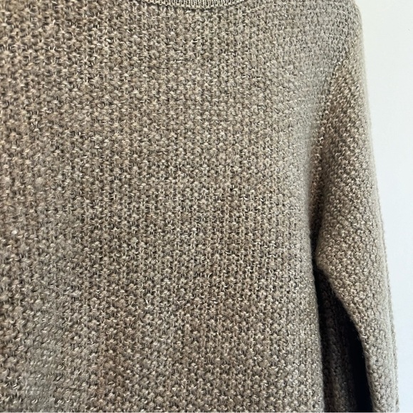 Women’s Medium Suzy Shier Green Sweater - Picture 5 of 8